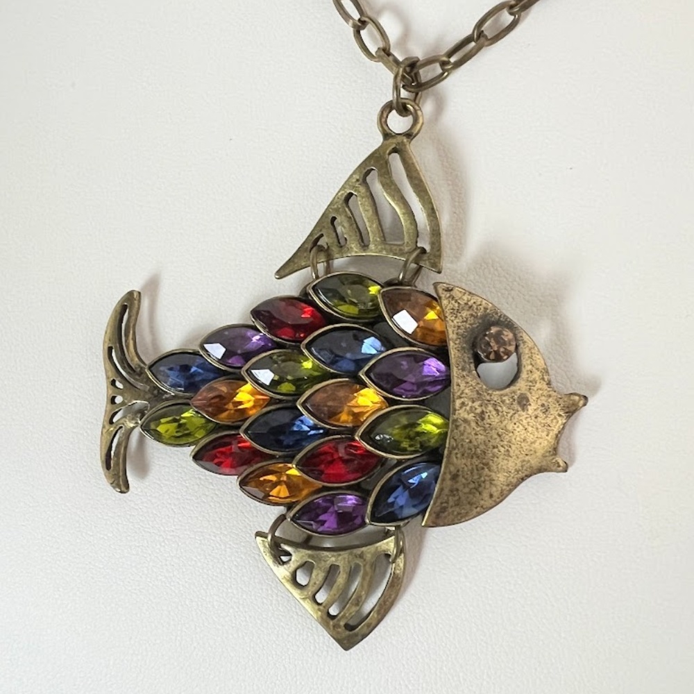 Vintage Bejeweled Articulated Fish Pendant Brass Necklace Unique - Picture 7 of 7